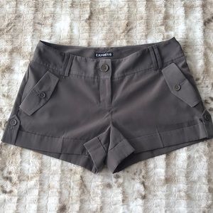 💕NWOT Express Cuffed Dress Shorts.Size 2 🌸💕🌸